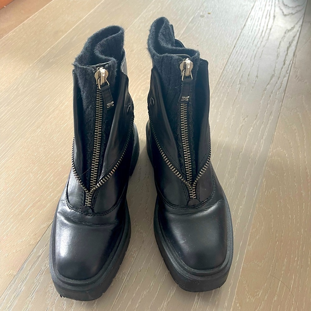 Sam Edelman Black Leather and Knit Bootie, size 7